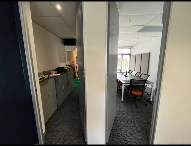 228M² OFFICE TO LET IN CENTURY CITY